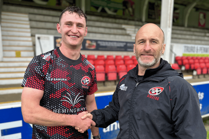 Pirates make move for fly half Houston cornish times